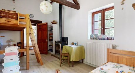 Propriété de caractère ade 20 hectares avec maison principale, maison d'amis, piscine, étang et cadre naturel