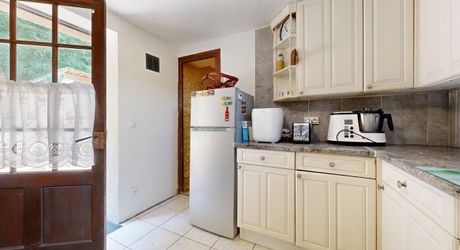 Propriété de caractère ade 20 hectares avec maison principale, maison d'amis, piscine, étang et cadre naturel