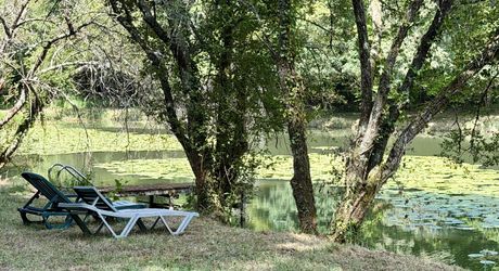 Propriété de caractère ade 20 hectares avec maison principale, maison d'amis, piscine, étang et cadre naturel