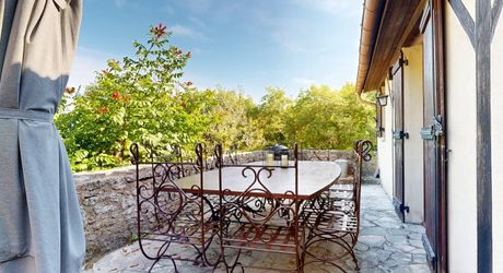 Propriété de caractère ade 20 hectares avec maison principale, maison d'amis, piscine, étang et cadre naturel