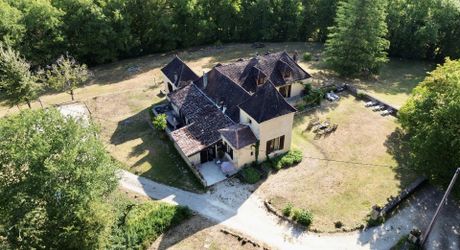 Propriété de caractère ade 20 hectares avec maison principale, maison d'amis, piscine, étang et cadre naturel