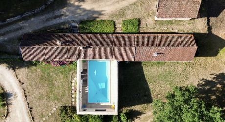 Propriété de caractère ade 20 hectares avec maison principale, maison d'amis, piscine, étang et cadre naturel
