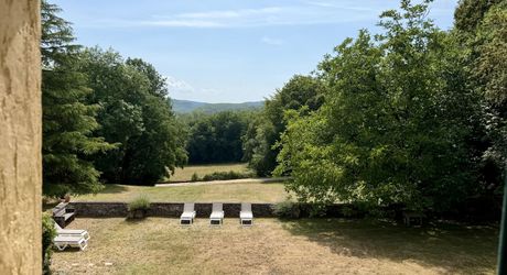 Propriété de caractère ade 20 hectares avec maison principale, maison d'amis, piscine, étang et cadre naturel