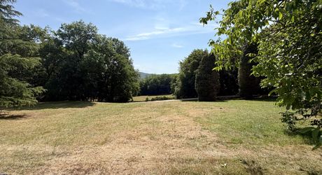 Propriété de caractère ade 20 hectares avec maison principale, maison d'amis, piscine, étang et cadre naturel