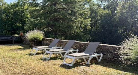 Propriété de caractère ade 20 hectares avec maison principale, maison d'amis, piscine, étang et cadre naturel