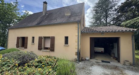 MAISON INDÉPENDANTE AU CALME AVEC TERRAIN BOISÉ PROCHE COMMERCES