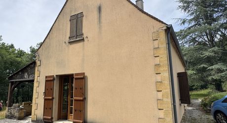 MAISON INDÉPENDANTE AU CALME AVEC TERRAIN BOISÉ PROCHE COMMERCES