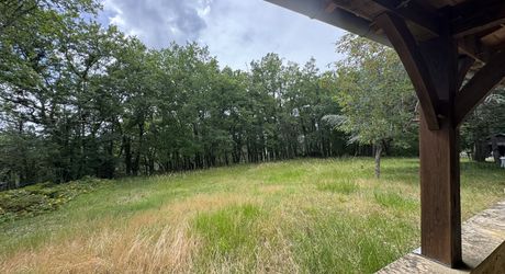 MAISON INDÉPENDANTE AU CALME AVEC TERRAIN BOISÉ PROCHE COMMERCES