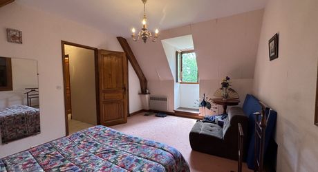 MAISON INDÉPENDANTE AU CALME AVEC TERRAIN BOISÉ PROCHE COMMERCES