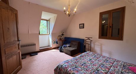 MAISON INDÉPENDANTE AU CALME AVEC TERRAIN BOISÉ PROCHE COMMERCES