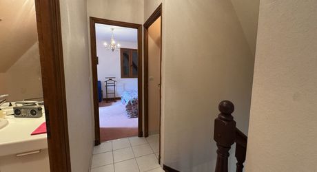 MAISON INDÉPENDANTE AU CALME AVEC TERRAIN BOISÉ PROCHE COMMERCES