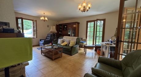 MAISON INDÉPENDANTE AU CALME AVEC TERRAIN BOISÉ PROCHE COMMERCES