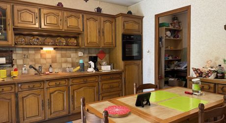 MAISON INDÉPENDANTE AU CALME AVEC TERRAIN BOISÉ PROCHE COMMERCES