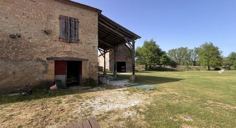 Golf 9 trous avec maison d'habitation, restaurant et dépendances Perigord Noir