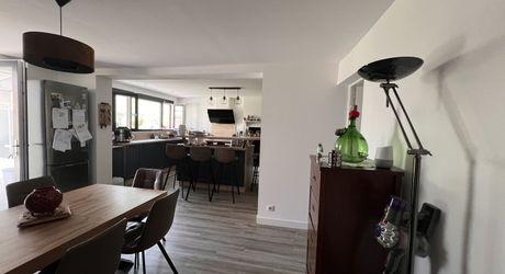 Golf 9 trous avec maison d'habitation, restaurant et dépendances Perigord Noir