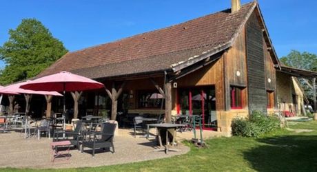 Golf 9 trous avec maison d'habitation, restaurant et dépendances Perigord Noir