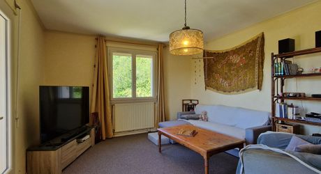 Sur hauteur, proche des commerces du Bugue, Maison d'habitation 4 chambres et terrain de 2077m2