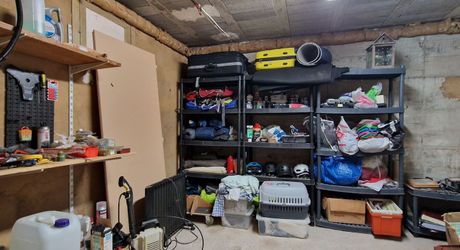 Sur hauteur, proche des commerces du Bugue, Maison d'habitation 4 chambres et terrain de 2077m2