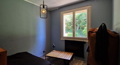 Sur hauteur, proche des commerces du Bugue, Maison d'habitation 4 chambres et terrain de 2077m2