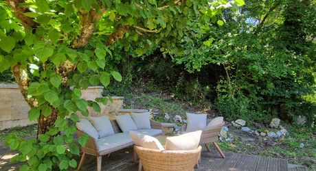 Sur hauteur, proche des commerces du Bugue, Maison d'habitation 4 chambres et terrain de 2077m2