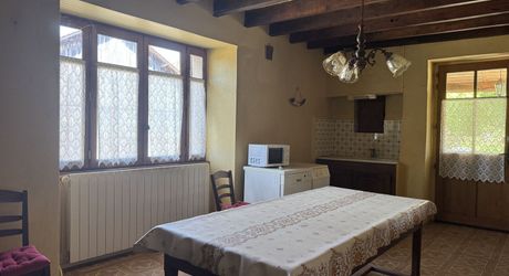 Maison ancienne de 4 chambres au calme