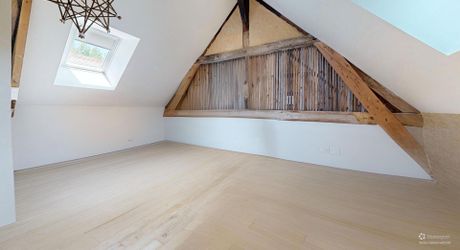 Bel ensemble de trois maisons en pierre avec piscine au calme