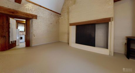 Bel ensemble de trois maisons en pierre avec piscine au calme