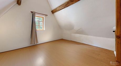 Bel ensemble de trois maisons en pierre avec piscine au calme