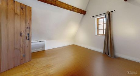 Bel ensemble de trois maisons en pierre avec piscine au calme