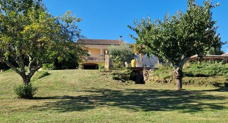Maison Principale, Gîte, Piscine, Belle Vue et terrain de plus de 4000m2
