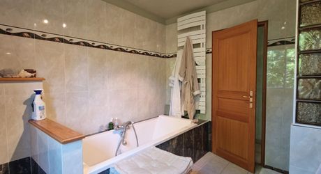 Maison Principale, Gîte, Piscine, Belle Vue et terrain de plus de 4000m2