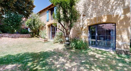 Propriété de caractère avec 4 habitations, piscine et activité de gîtes – À proximité de Saint-Cyprien, en Périgord Noir