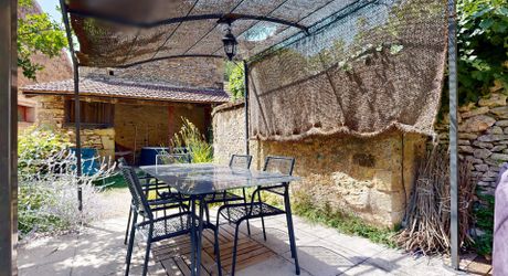 Propriété de caractère avec 4 habitations, piscine et activité de gîtes – À proximité de Saint-Cyprien, en Périgord Noir