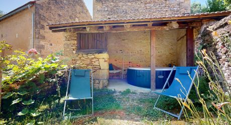 Propriété de caractère avec 4 habitations, piscine et activité de gîtes – À proximité de Saint-Cyprien, en Périgord Noir