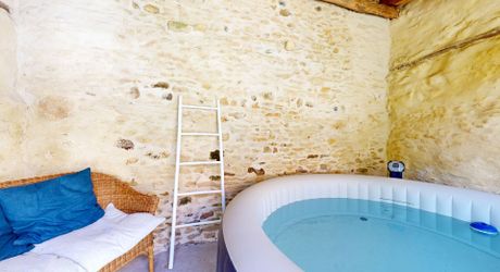 Propriété de caractère avec 4 habitations, piscine et activité de gîtes – À proximité de Saint-Cyprien, en Périgord Noir