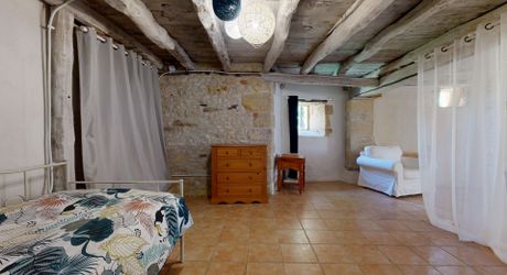 Propriété de caractère avec 4 habitations, piscine et activité de gîtes – À proximité de Saint-Cyprien, en Périgord Noir