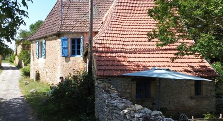 Propriété de caractère avec 4 habitations, piscine et activité de gîtes – À proximité de Saint-Cyprien, en Périgord Noir