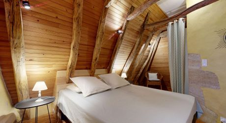 Propriété de caractère avec 4 habitations, piscine et activité de gîtes – À proximité de Saint-Cyprien, en Périgord Noir