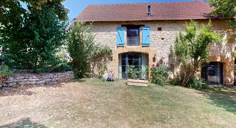 Propriété de caractère avec 4 habitations, piscine et activité de gîtes – À proximité de Saint-Cyprien, en Périgord Noir