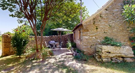 Propriété de caractère avec 4 habitations, piscine et activité de gîtes – À proximité de Saint-Cyprien, en Périgord Noir