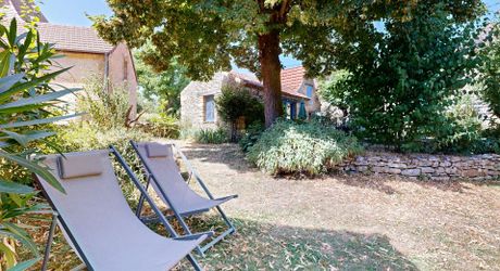 Propriété de caractère avec 4 habitations, piscine et activité de gîtes – À proximité de Saint-Cyprien, en Périgord Noir