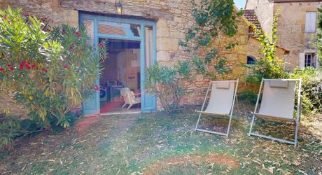 Propriété de caractère avec 4 habitations, piscine et activité de gîtes – À proximité de Saint-Cyprien, en Périgord Noir