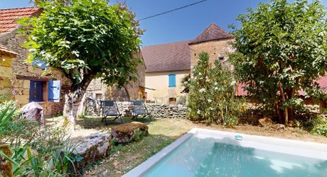 Propriété de caractère avec 4 habitations, piscine et activité de gîtes – À proximité de Saint-Cyprien, en Périgord Noir