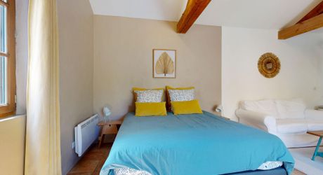 Propriété de caractère avec 4 habitations, piscine et activité de gîtes – À proximité de Saint-Cyprien, en Périgord Noir