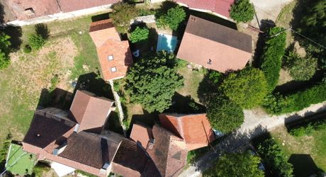 Propriété de caractère avec 4 habitations, piscine et activité de gîtes – À proximité de Saint-Cyprien, en Périgord Noir