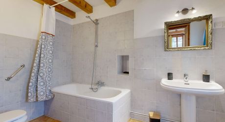 Propriété de caractère avec 4 habitations, piscine et activité de gîtes – À proximité de Saint-Cyprien, en Périgord Noir