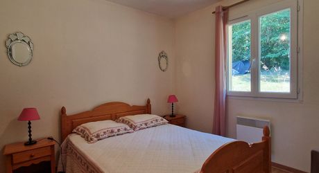 Maison de plain pied, piscine et terrain de 2771m2 