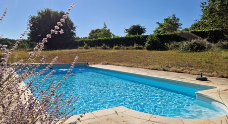 Maison de plain pied, piscine et terrain de 2771m2 