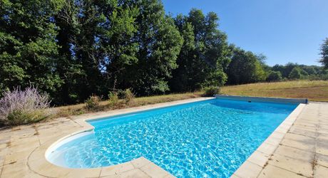 Maison de plain pied, piscine et terrain de 2771m2 