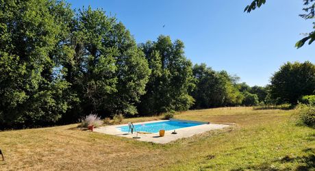 Maison de plain pied, piscine et terrain de 2771m2 